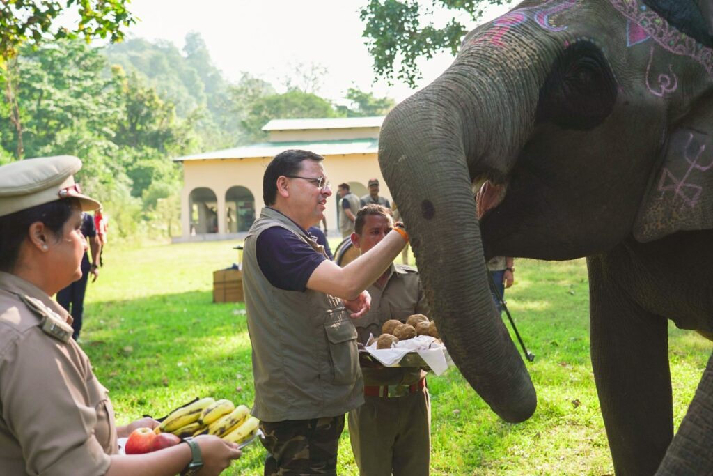 मुख्यमंत्री ने कहा कि कॉर्बेट वन्यजीव प्रेमियों के लिए रोमांचकारी जंगल सफारी डेस्टिनेशन के रूप में विश्व प्रसिद्ध है।