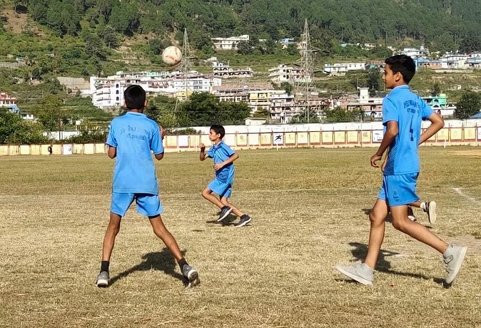 चिन्यालीसौड़ के नाम रहा हैंडबाल