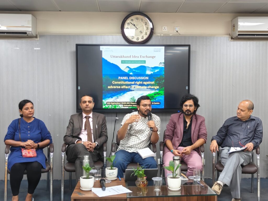 जलवायु परिवर्तन के प्रतिकूल प्रभावों के विरुद्ध संवैधानिक अधिकार पर चर्चा