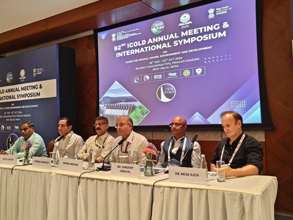 प्रबंध निदेशक यूजेवीएन लिमिटेड डॉ. संदीप सिंघल द्वारा इंटरनेशनल कमिशन ऑन लार्ज डैम्स (ICOLD) के सम्मेलन में दिया गया प्रस्तुतिकरण।