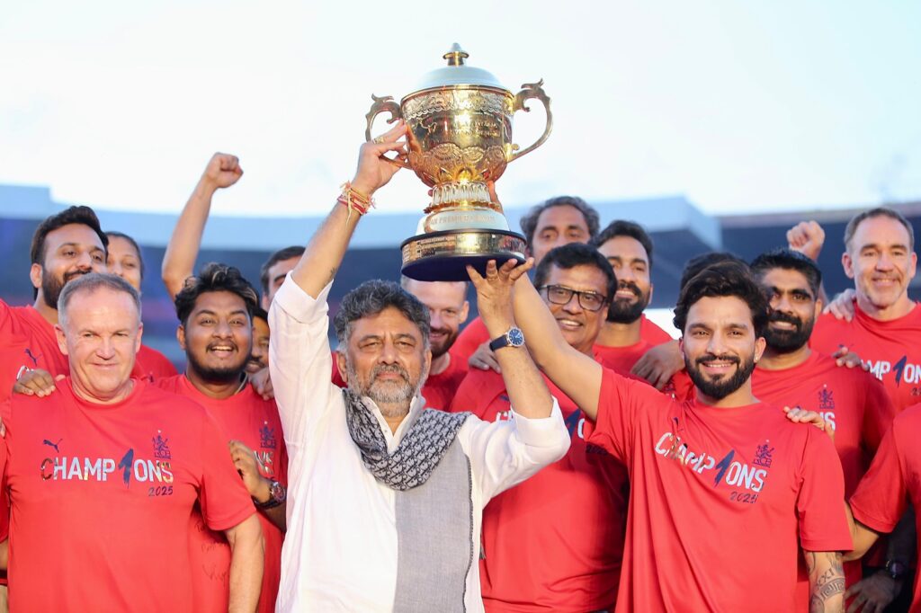 रॉयल चैलेंजर्स बेंगलुरु ( आरसीबी ) की शानदार जीत के बाद आयोज्य जश्न के मातम, हाहाकार एवं दर्दनाक मंजर