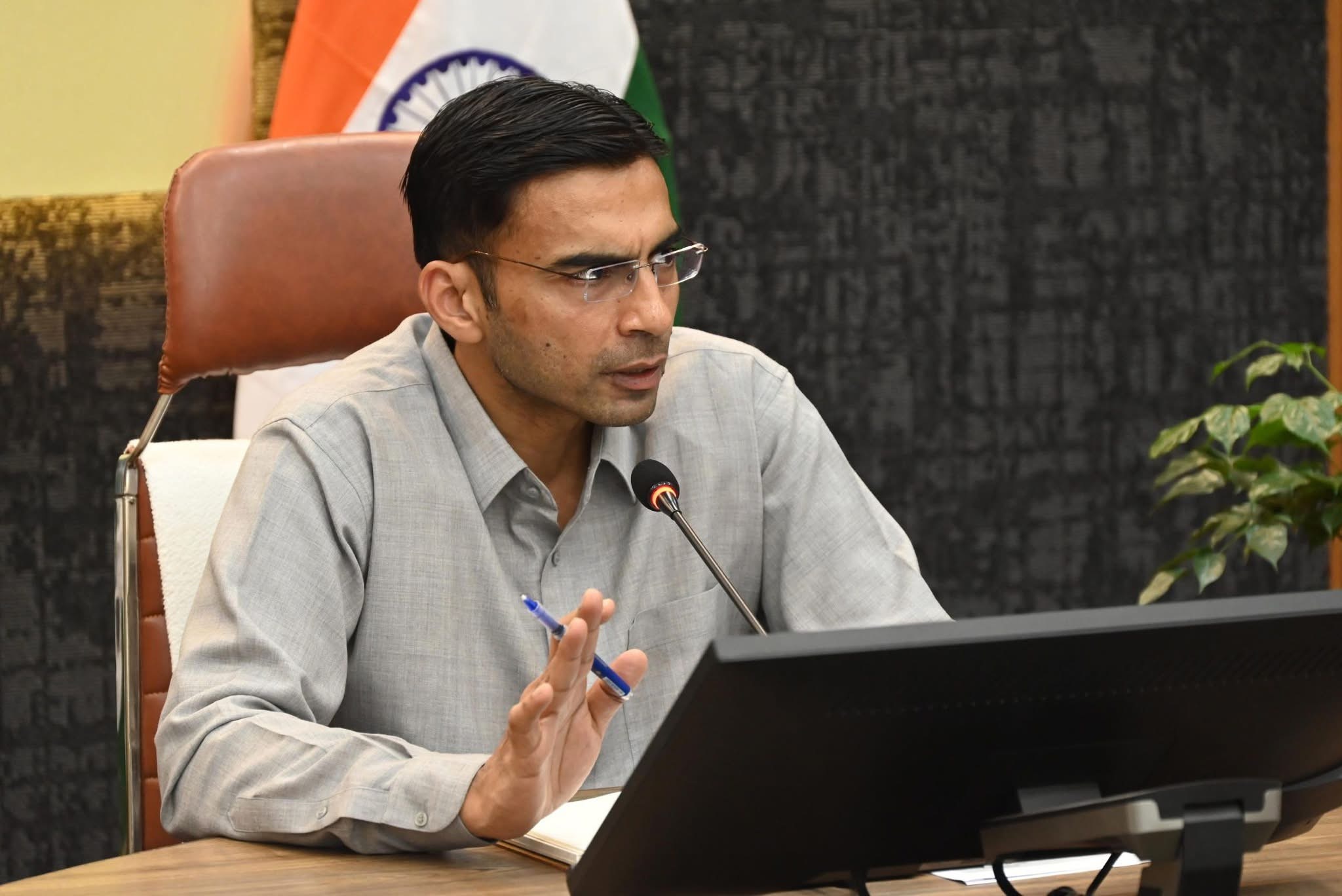 जनता के धन की लूट बर्दाश्त नहीं, हर हाल में होगी वसूली : जिलाधिकारी