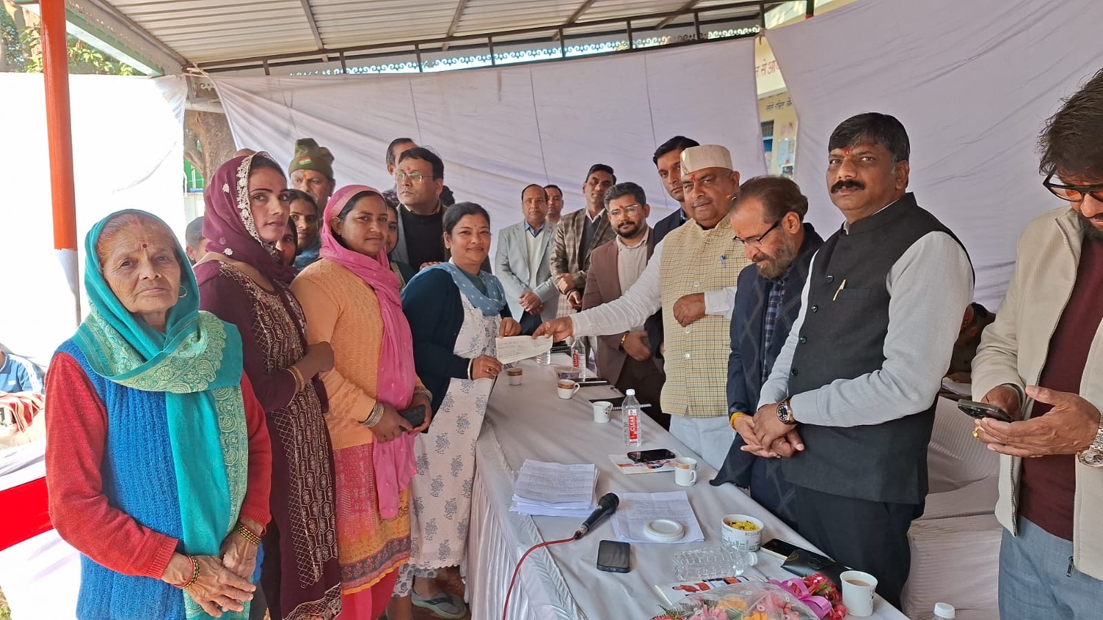 सरकार आपके द्वारः सुदूरवर्ती न्याय पंचायत सोरना में लगा बहुउद्देशीय शिविर