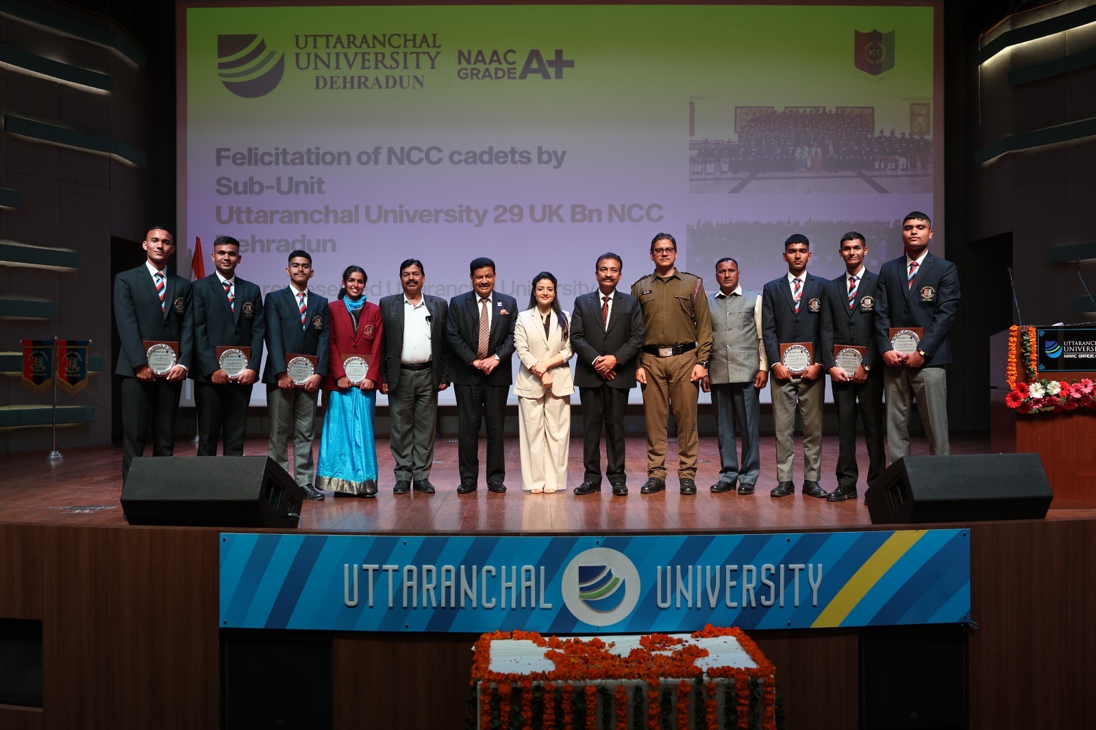 उत्तराखंड विश्वविद्यालय ने गणतंत्र दिवस व थलसेना प्रतिभागियों को नवाजा