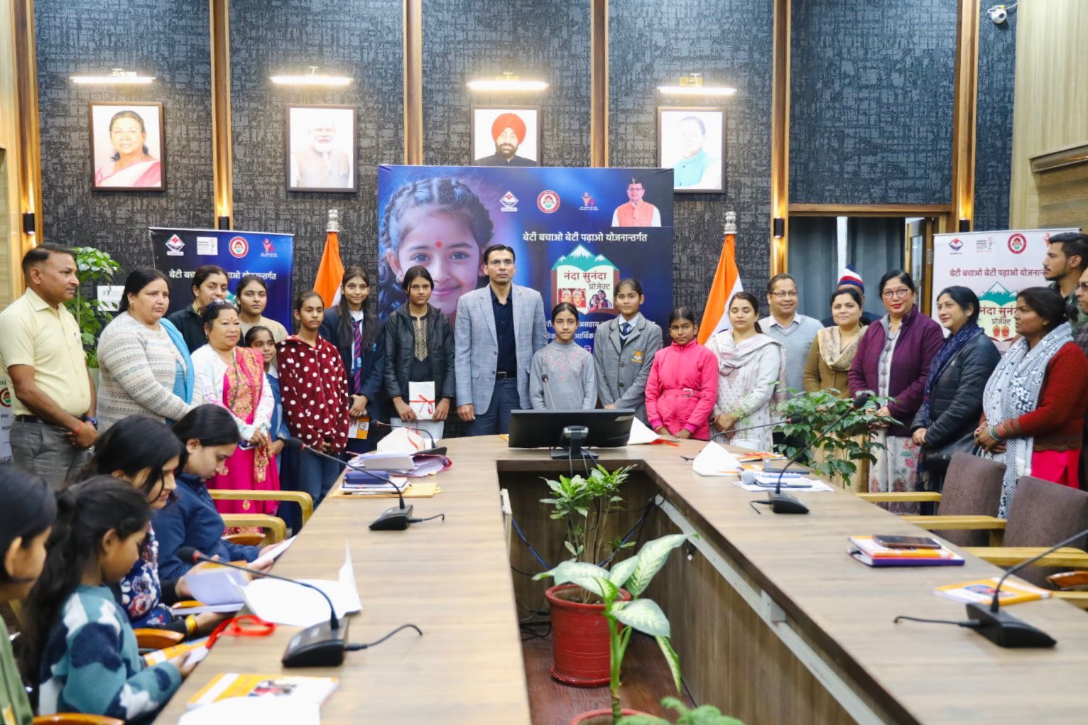 माता-पिता पैरालाईज्ड; कैंसर पीड़ित, पिता के साये से महरूम 34 बेंटियों की बाधित शिक्षा डीएम ने फिर से की पुनर्जीवित