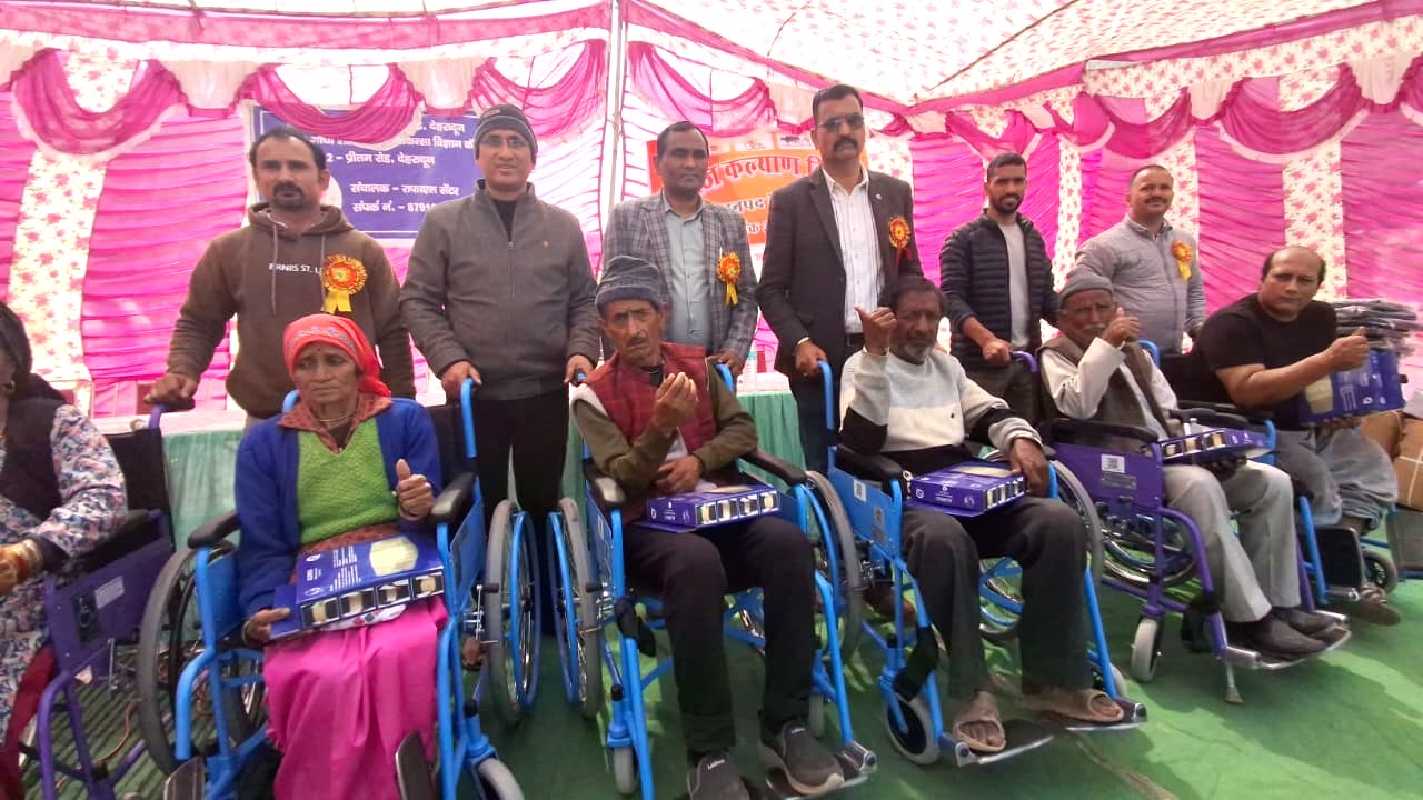 डीएम सविन बंसल के निर्देशन में जिले के दिव्यांग व वरिष्ठजनों को मिला सहारा