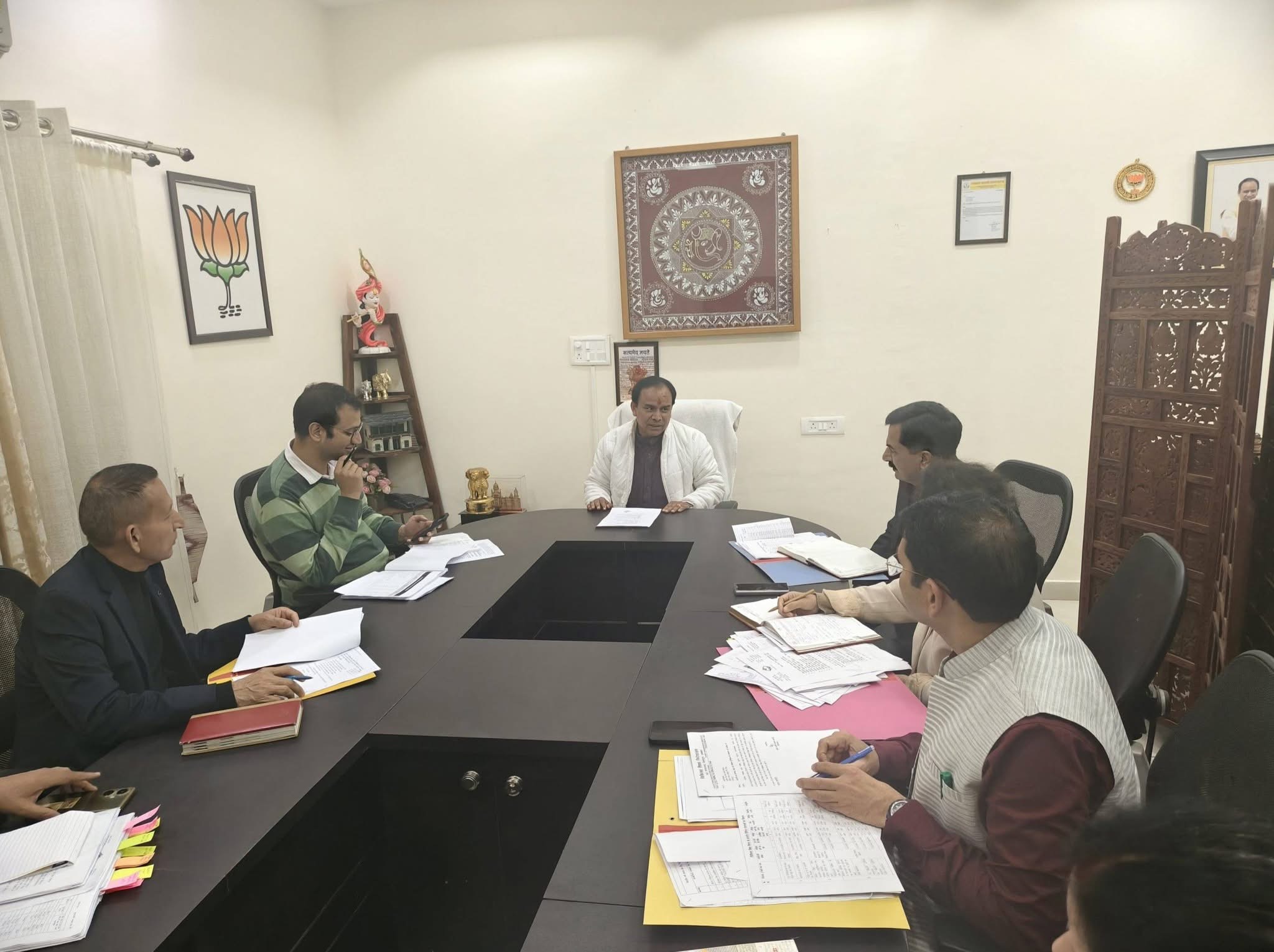 डॉ. धन सिंह रावत ने की स्वास्थ्य, शिक्षा और सहकारिता विभाग की उच्चस्तरीय समीक्षा बैठक