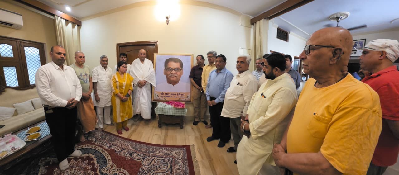 मिलनसार व्यक्तित्व के धनी व्यापारी नेता प्रेम मिश्रा को श्रद्धांजलि देने उनके वाराणसी आवास पहुंचे फेम के पदाधिकारी