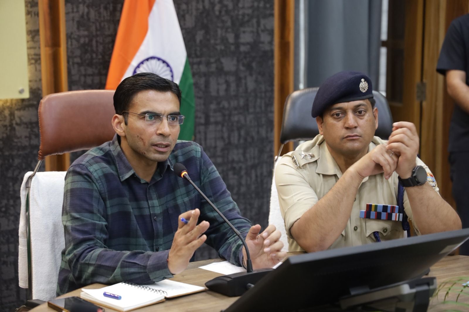 प्रधानमंत्री के प्रस्तावित जनपद भ्रमण कार्यक्रम के दृष्टिगत जिला प्रशासन अलर्ट, तैयारियों को लेकर जिलाधिकारी ने दिए आवश्यक निर्देश