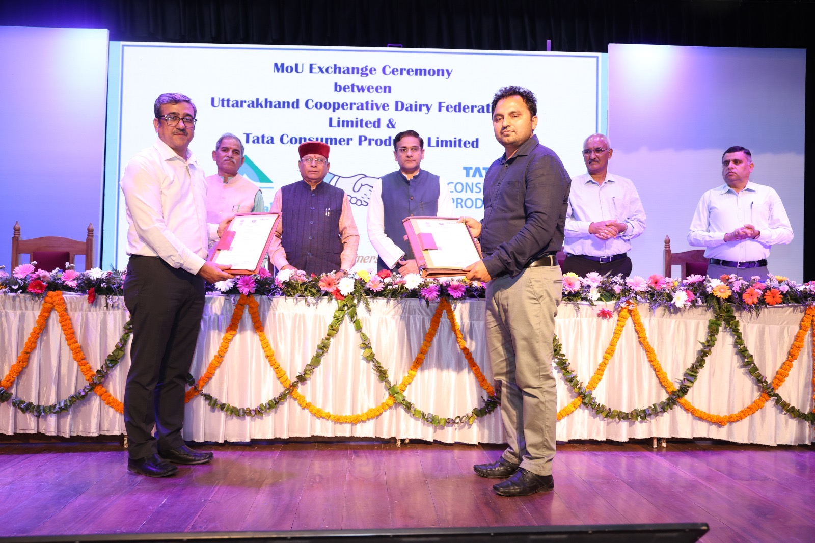 देहरादून में डेयरी क्षेत्र को डिजिटल उड़ान, ईआरपी प्रणाली लॉन्च; टाटा कंज्यूमर्स के साथ एमओयू से ‘आंचल’ ब्रांड को मिलेगा राष्ट्रीय विस्तार