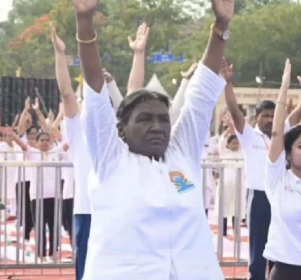 जबलपुर में योगमय हुआ अंतर्राष्ट्रीय योग दिवस, राष्ट्रपति द्रौपदी मुर्मु ने दिया स्वस्थ जीवन का संदेश