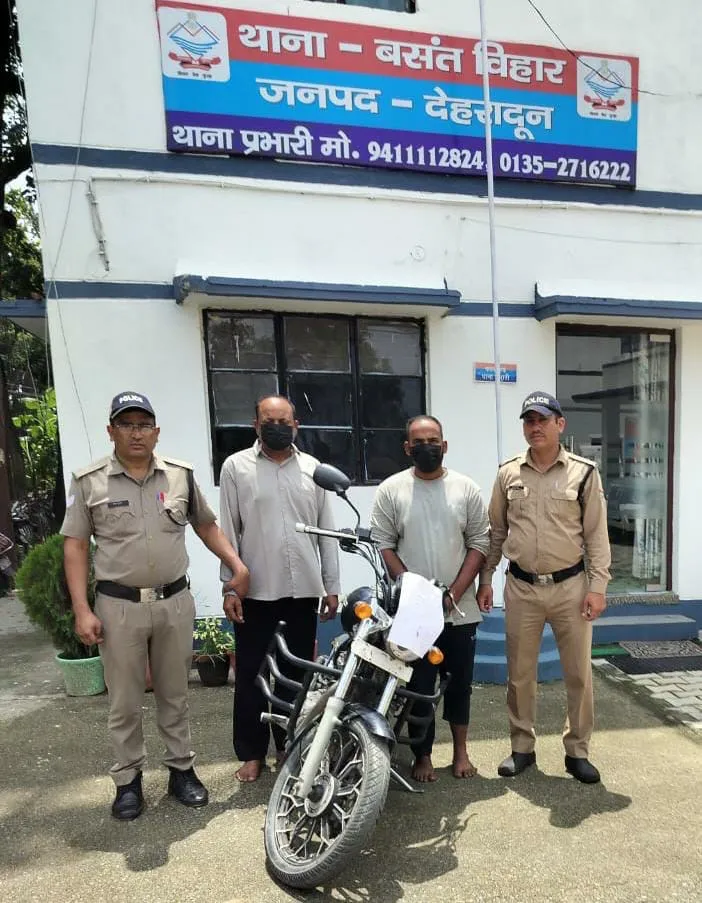 बसंत विहार से चोरी हुई बुलेट 24 घंटे में बरामद, दो वाहन चोर गिरफ्तार