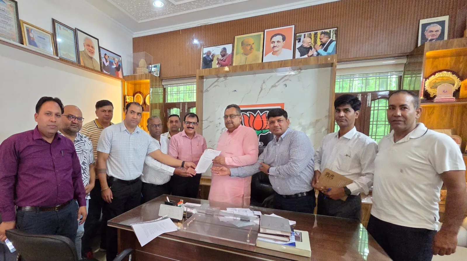 सेलाकुई उद्योगों पर दोहरे कराधान और संपत्ति मूल्यांकन का विरोध, FIAU ने विधायक सहदेव सिंह पुंडीर को सौंपा ज्ञापन