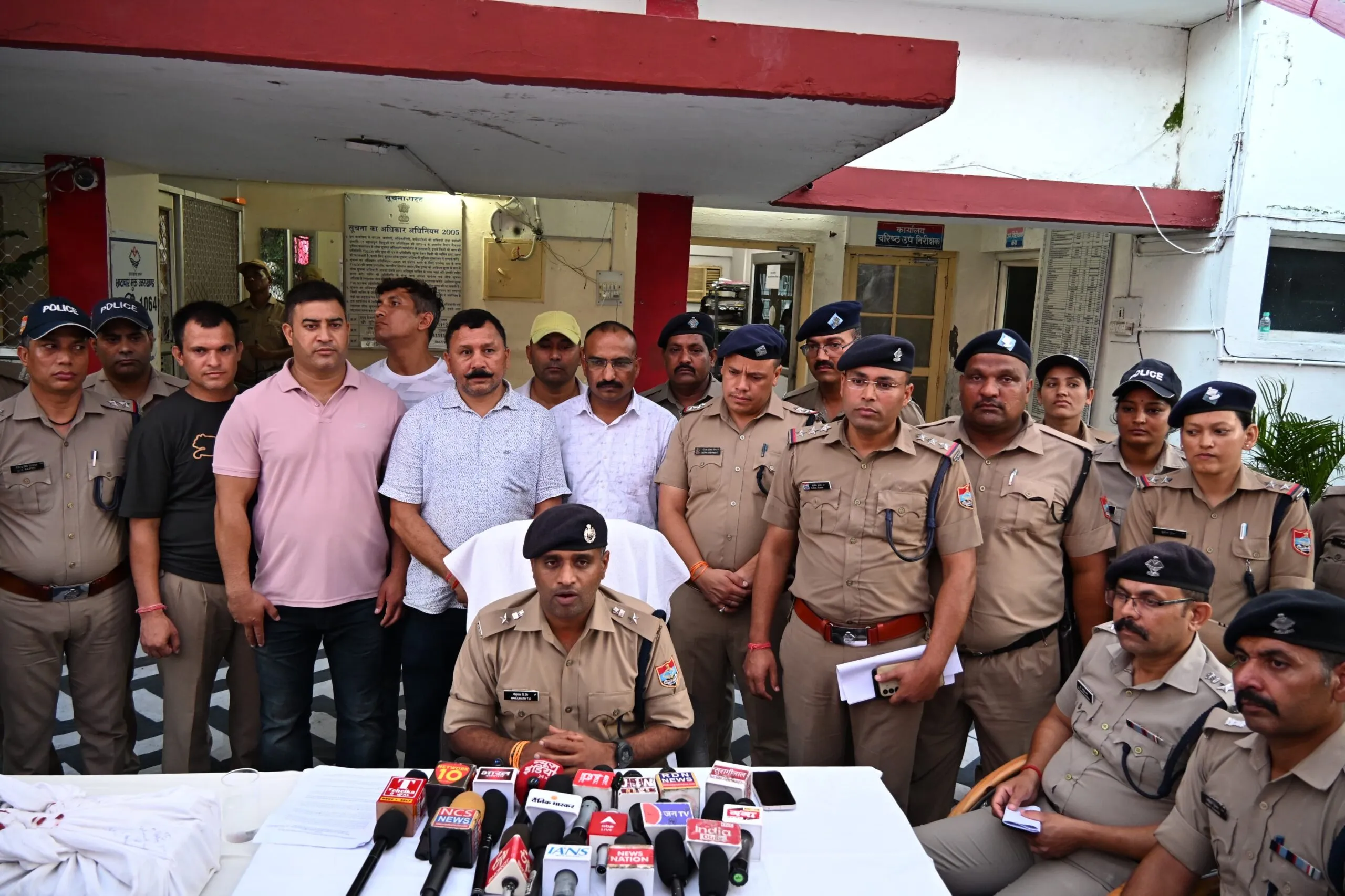 एसएसपी नैनीताल डॉ0 मन्जूनाथ टीसी की सटीक रणनीति में रामनगर में हाई-प्रोफाइल सेक्स रैकेट का भंडाफोड़