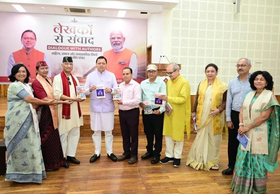 मुख्यमंत्री धामी ने साहित्यकारों से किया संवाद, साहित्य संरक्षण और साहित्यिक पर्यटन पर दिया जोर