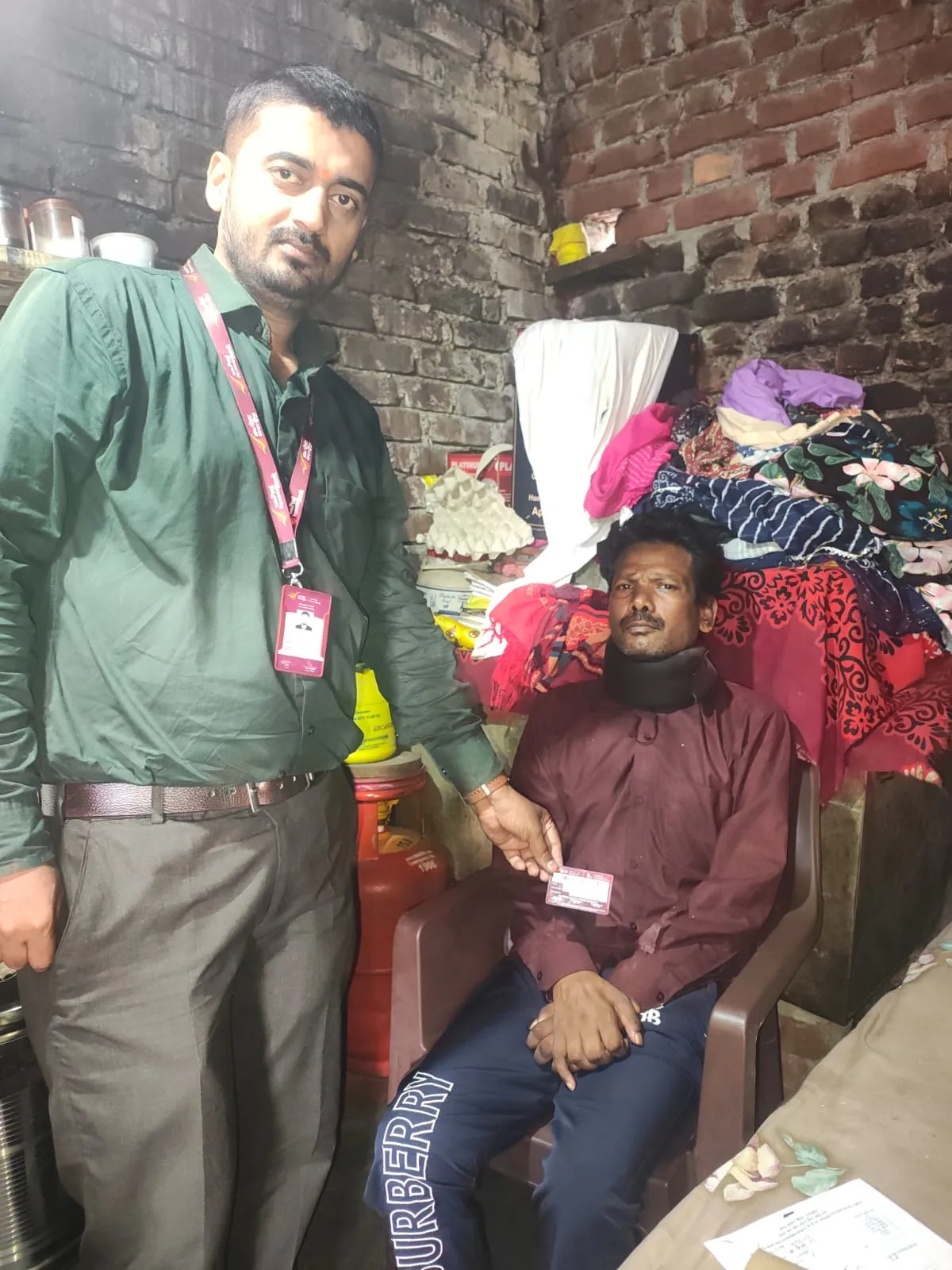 समाधान दिवस में मिला त्वरित न्याय, डीएम की संवेदनशीलता से दिव्यांग सुनील को मिली पेंशन, बैंक खाता और नई व्हीलचेयर