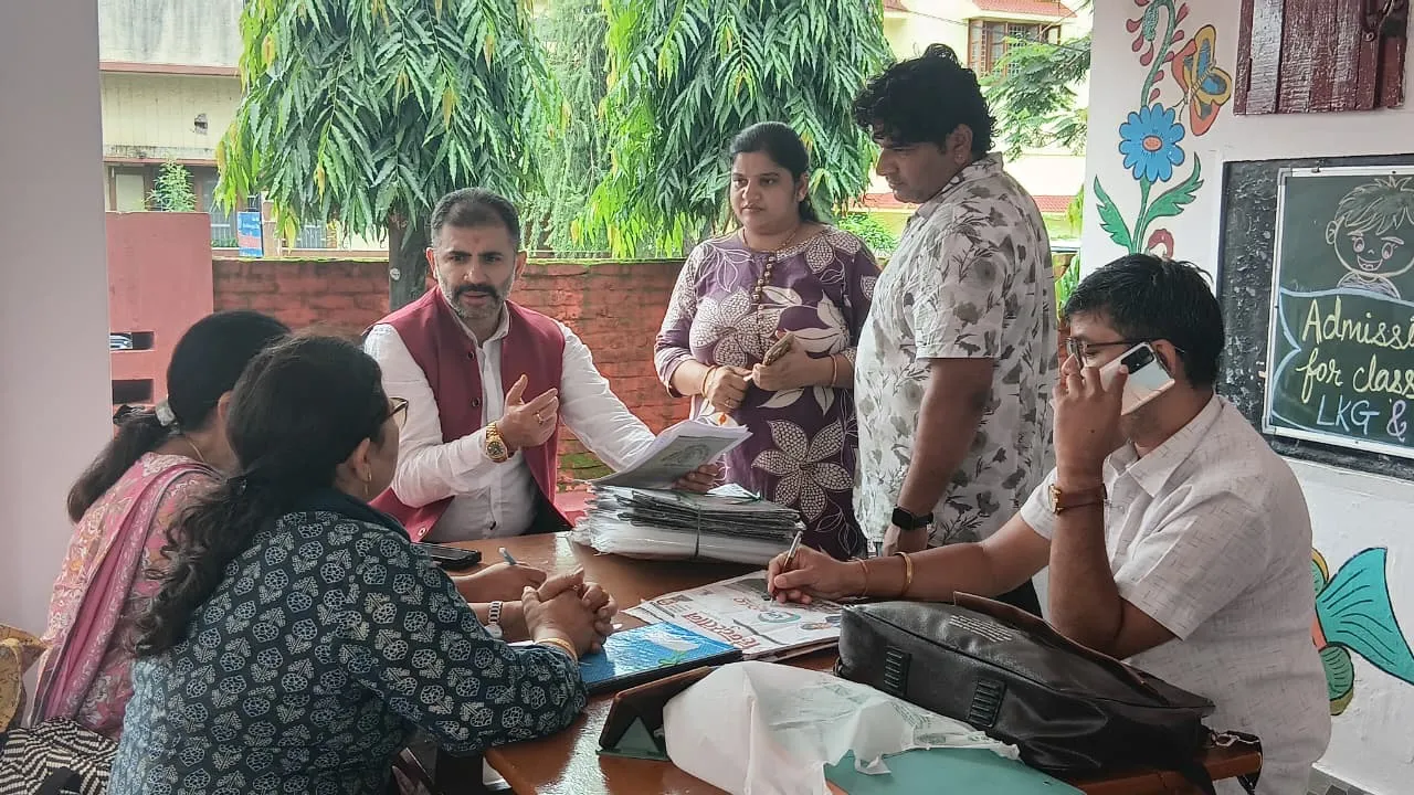 कैंट विधानसभा में SIR नोटिसों को लेकर कांग्रेस की बैठक, पात्र मत या प्रक्रियागत कारणों से मताधिकार से वंचित न रह जाए