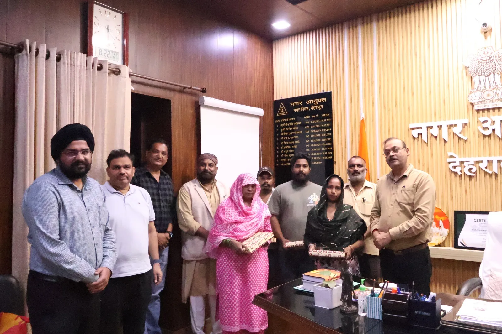 नगर निगम में मृतक आश्रित कोटे के 5 अस्थायी पर्यावरण मित्रों को नियुक्ति पत्र