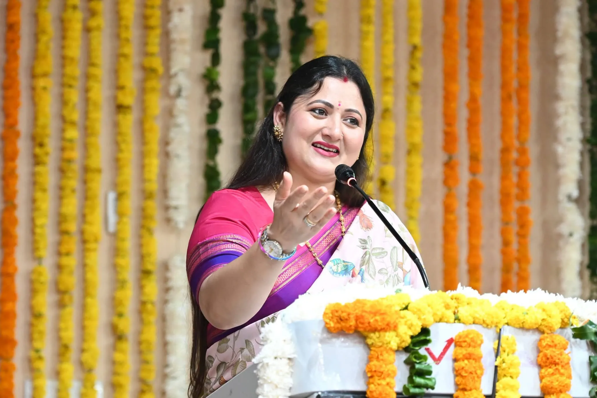 पुलिस लाइन्स में हरियाली तीज की रौनक, गीता धामी ने महिलाओं के साथ मनाया पर्व