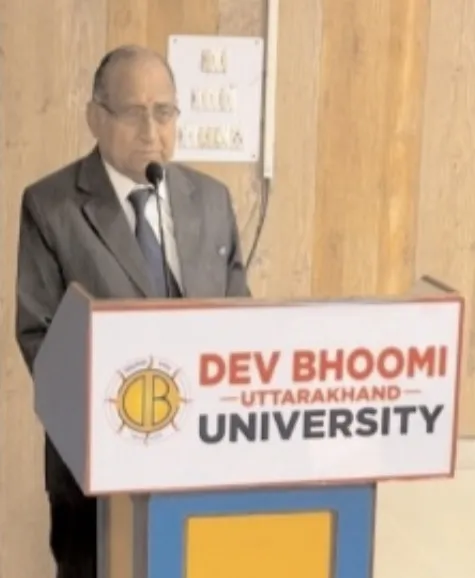 देवभूमि उत्तराखंड विश्वविद्यालय में दीक्षारंभ कार्यक्रम, न्यायमूर्ति राजेश टंडन ने छात्रों को दिया कानून के सम्मान का संदेश