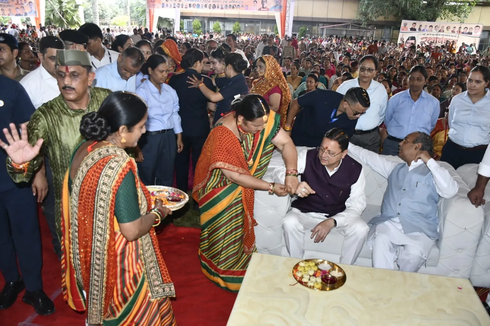 रक्षाबंधन पर सीएम धामी पहुंचे जोगिंदर सिंह पुंडीर के कार्यक्रम में, महिलाओं को 28-29 अगस्त को रोडवेज में निःशुल्क यात्रा की सौगात