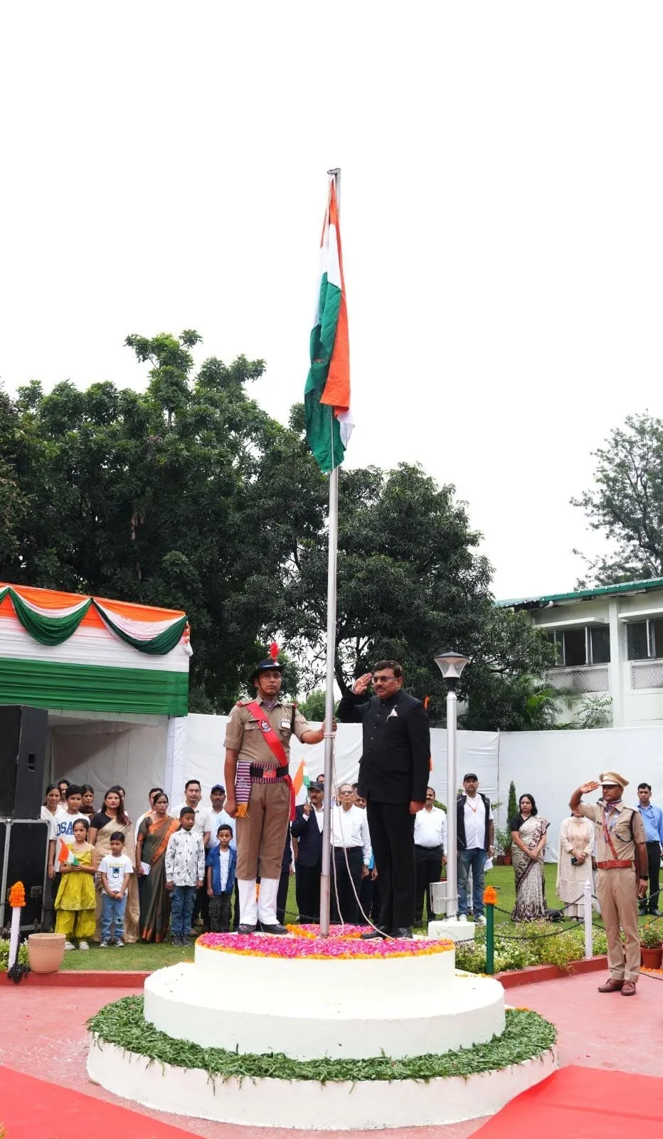 स्वतंत्रता दिवस पर मुख्य सचिव ने लिया विकसित उत्तराखंड और हिमालय संरक्षण का संकल्प