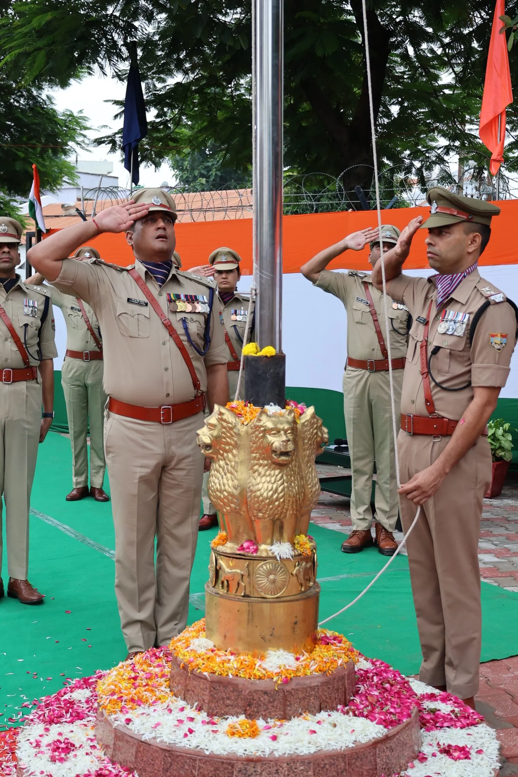 स्वतंत्रता के लिए अपने प्राणों का बलिदान देने वाले अमर शहीदों को याद कर किया नमन