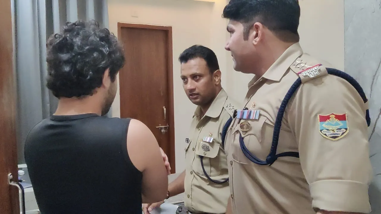 प्रेमनगर में देर रात दून पुलिस का PG-हॉस्टलों पर शिकंजा, 4 संचालकों को नोटिस; 4 युवक हिरासत में