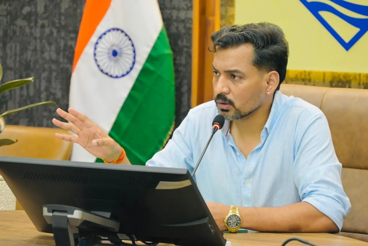रोड कटिंग को लेकर डीएम सख्त, 15 दिन में काम पूरा कर सड़क बहाल करने के निर्देश