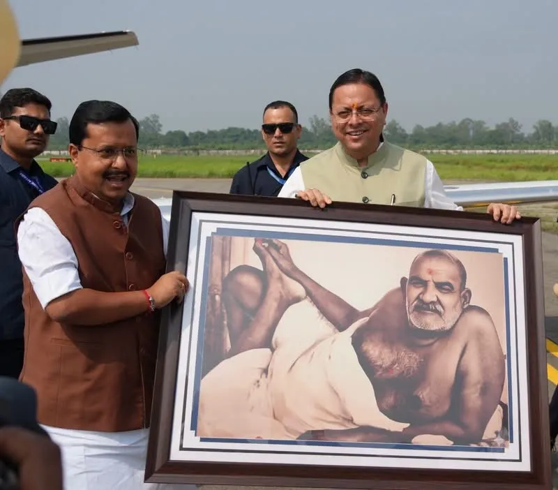 नितिन नबीन का पंतनगर एयरपोर्ट पर CM धामी ने किया स्वागत