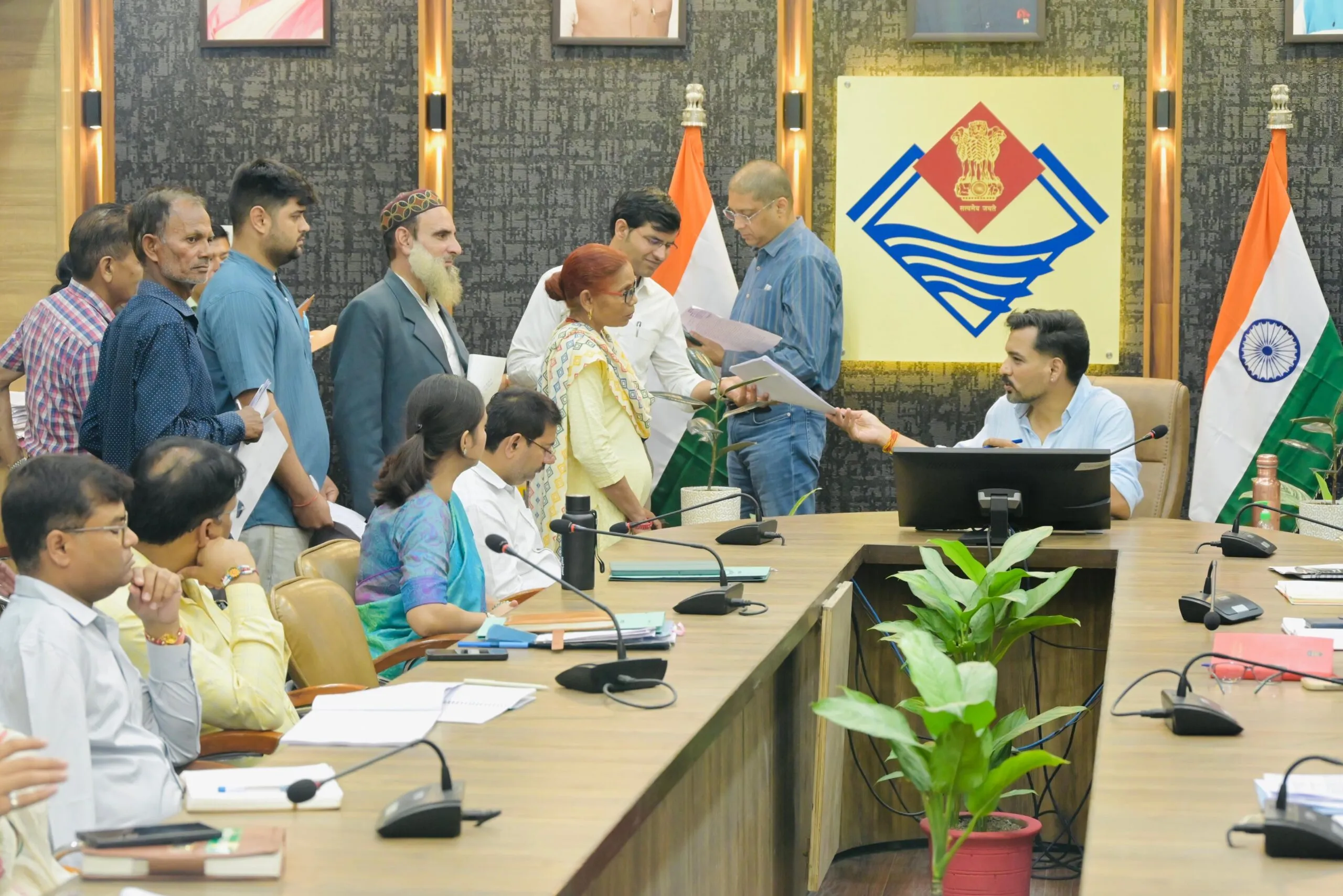 समाधान दिवस में 120 शिकायतें दर्ज, डीएम ने अधिकारियों को दिए त्वरित कार्रवाई के निर्देश