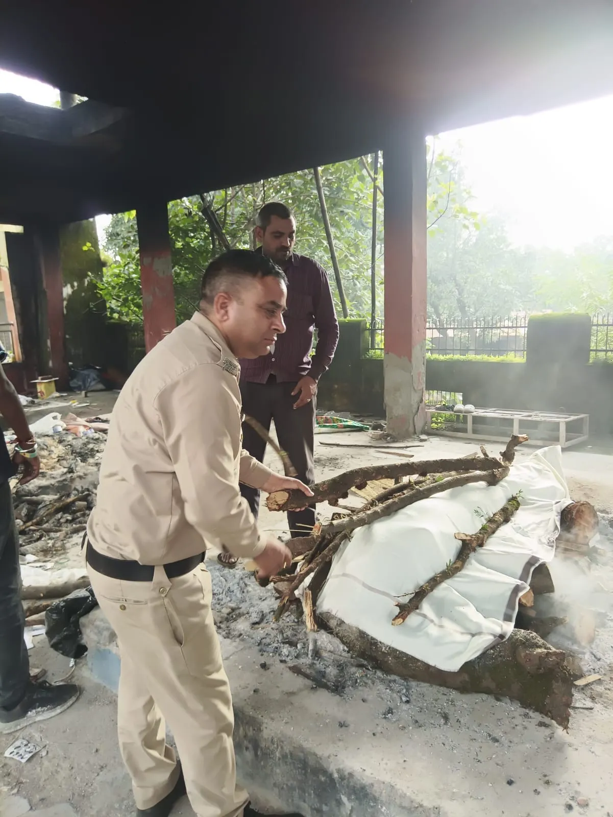 दून पुलिस ने निभाया मानवता का फर्ज, लावारिस शव का विधि-विधान से अंतिम संस्कार