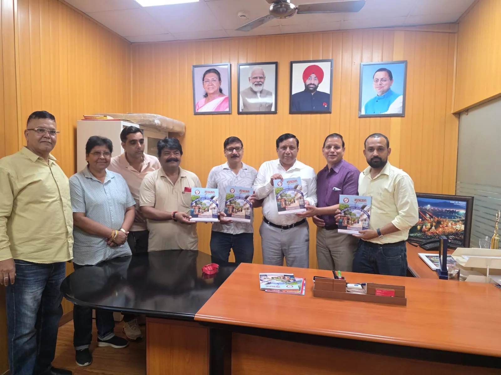 सूचना महानिदेशक बंशीधर तिवारी से मिला उत्तरांचल प्रेस क्लब का प्रतिनिधिमंडल, ‘गुलदस्ता 2026’ भेंट की