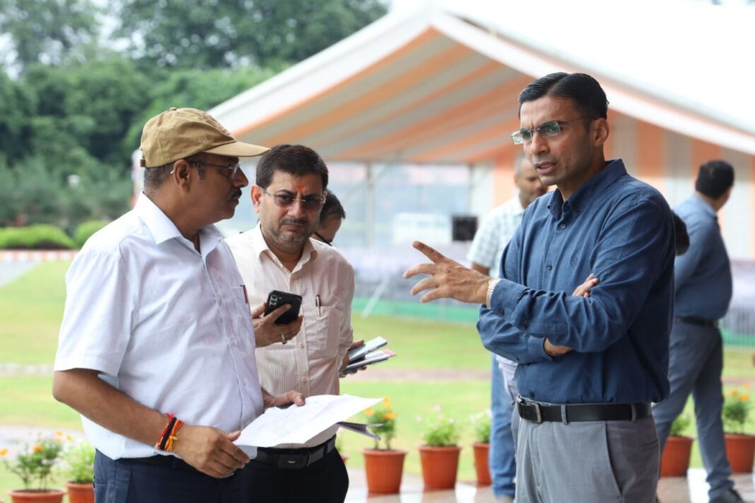 देहरादून परेड ग्राउंड में तैयारियां पूरी, डीएम सविन बंसल ने व्यवस्थाओं का लिया जायजा