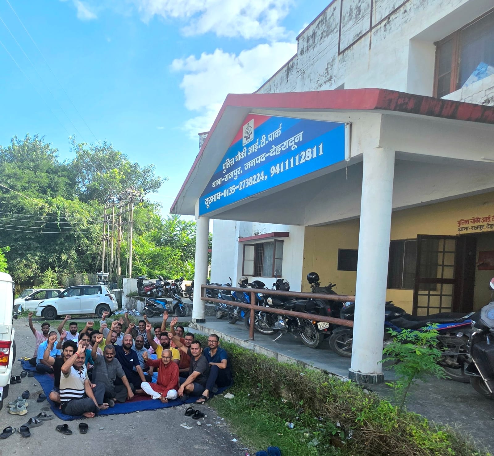 सिडकुल की अनियमितता के विरोध में ग्रामीणों का धरना प्रदर्शन