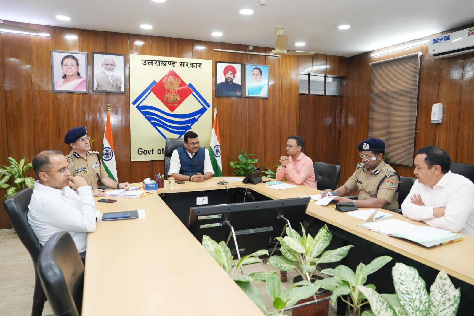 मुख्य सचिव ने ली प्रदेश के धार्मिक स्थलों की सुरक्षा व्यवस्थाओं को लेकर वरिष्ठ अधिकारियों के साथ बैठक