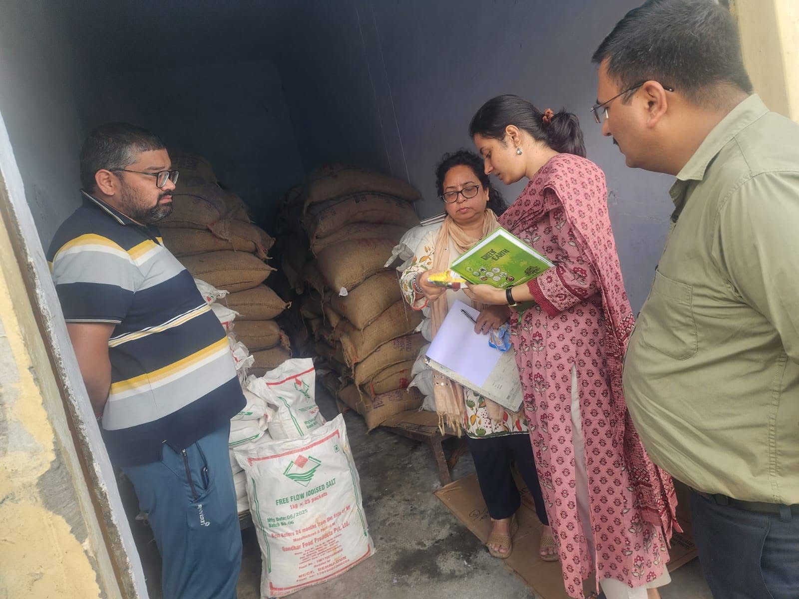 नमक में मिलावट संबंधी सूचना का संज्ञान: मुख्यमंत्री श्री पुष्कर सिंह धामी